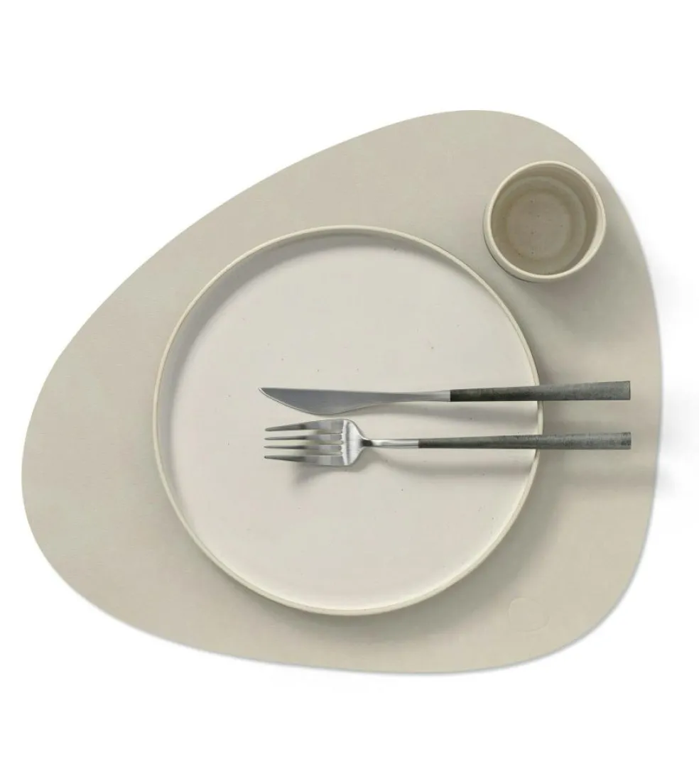Curve L Table Mat Nupo 37x44 cm, Caviar