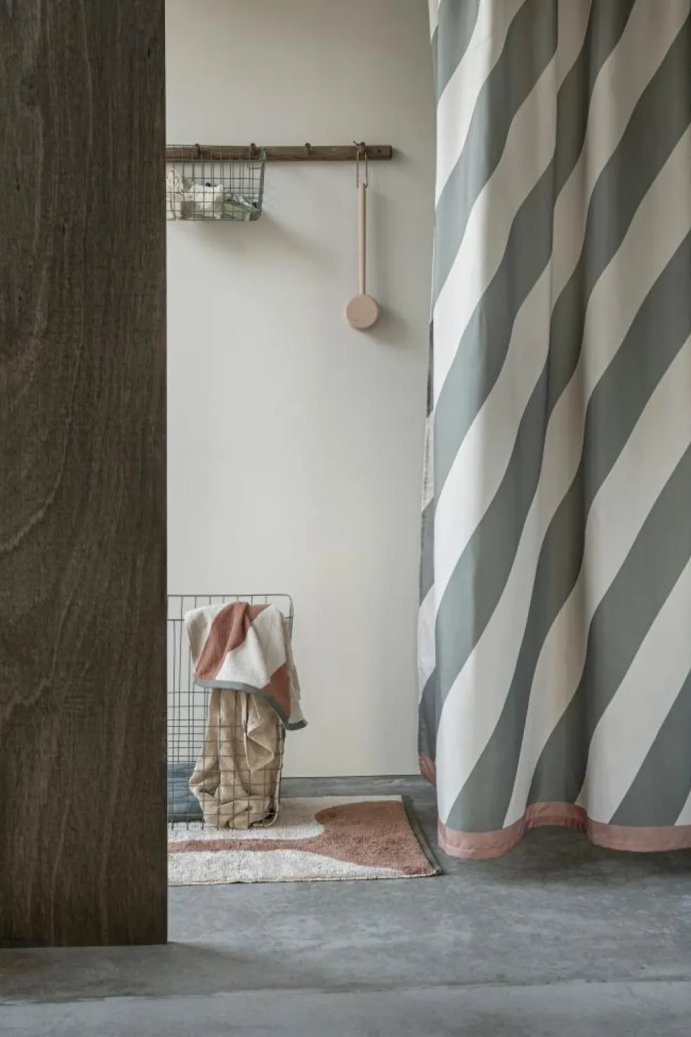 Diagonal Shower Curtain 150x200 cm, Dark Grey