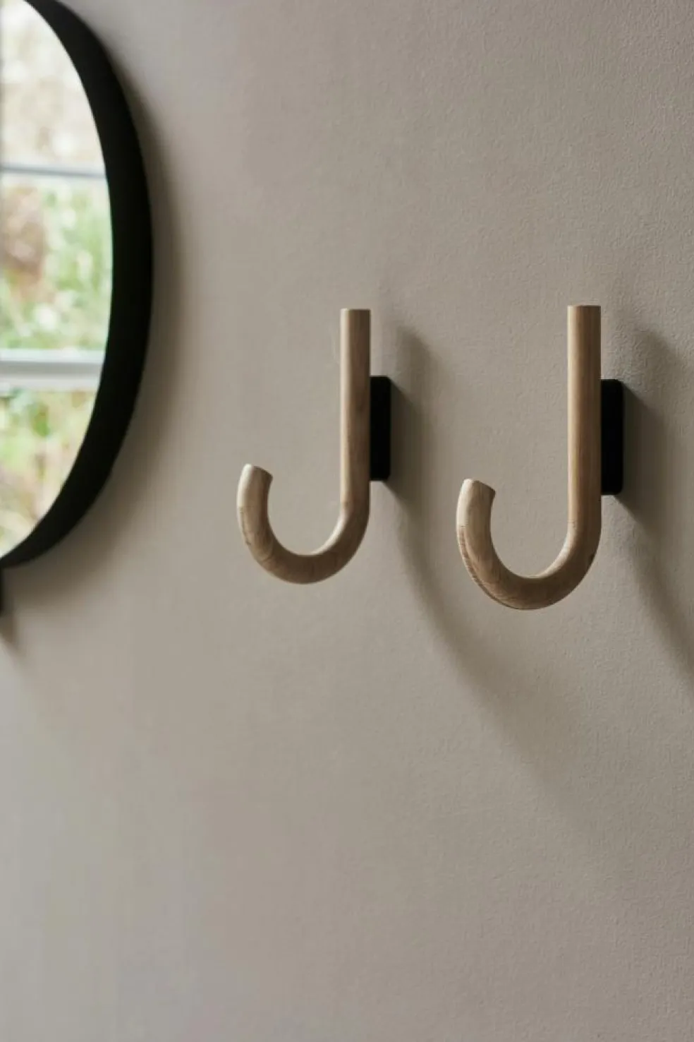 Hook, Oak / Black
