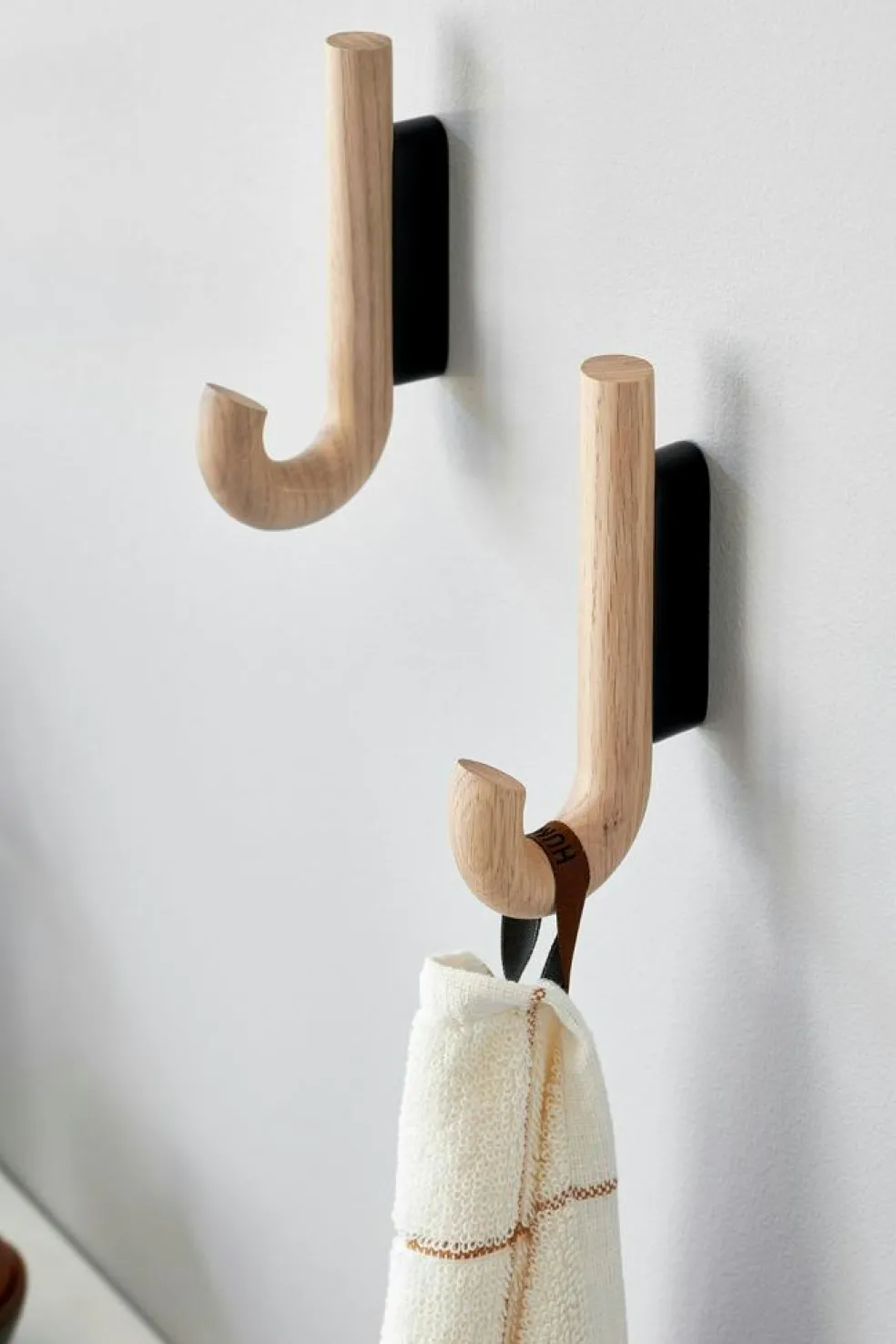 Hook, Oak / Black