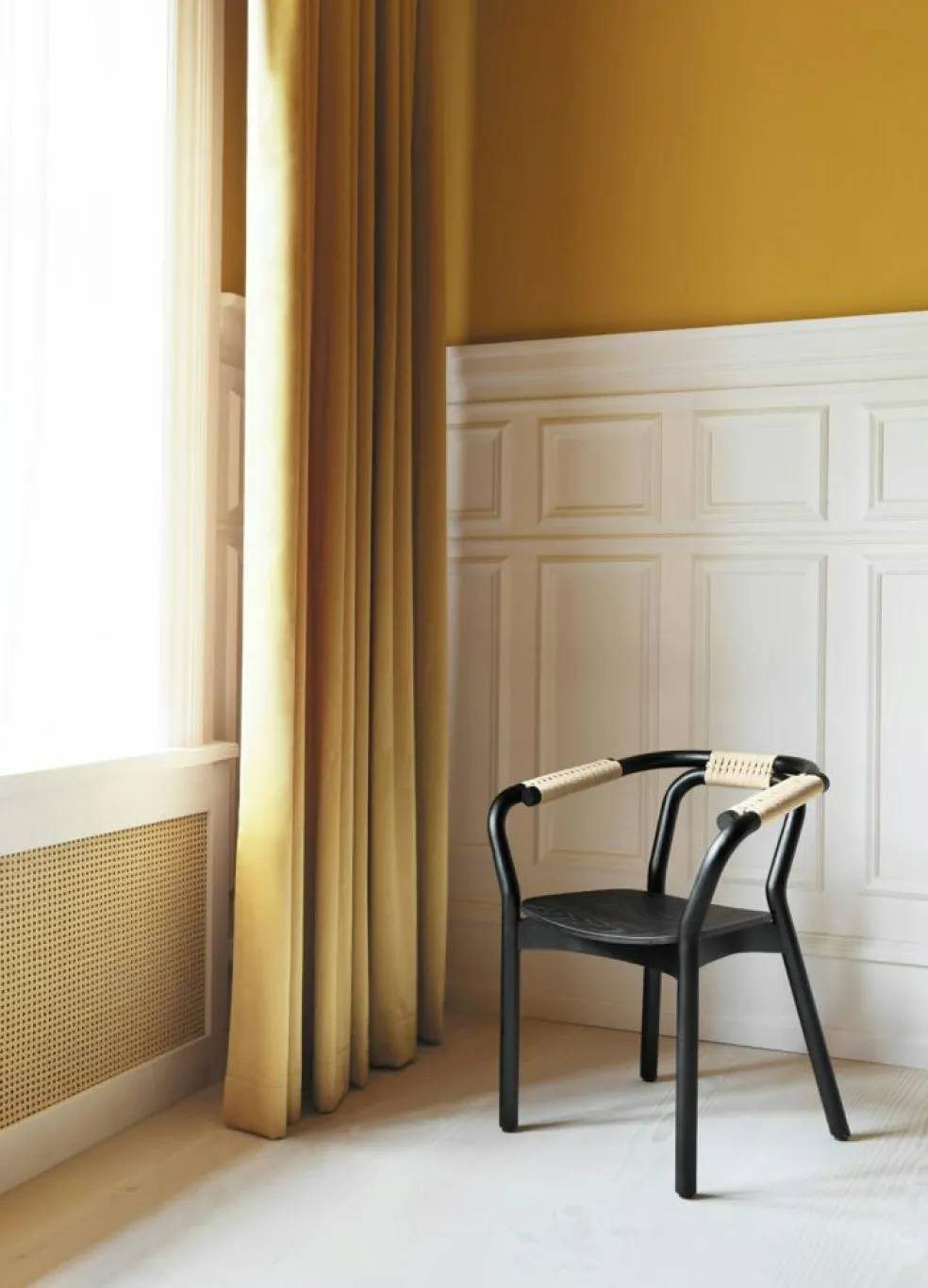 Knot Armchair, Black