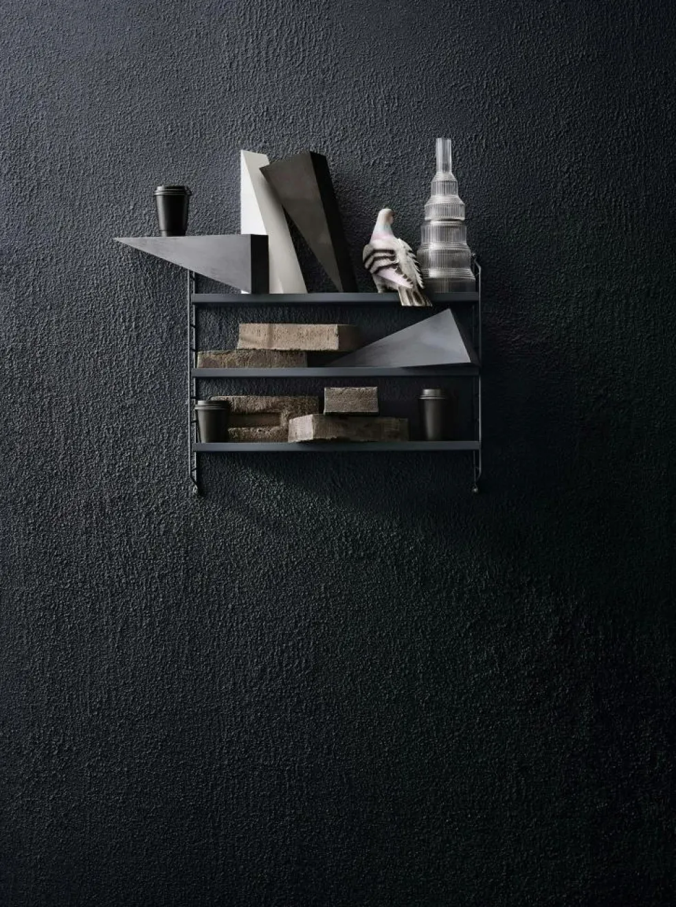 String Pocket Shelf Metal, Oxtorgsröd