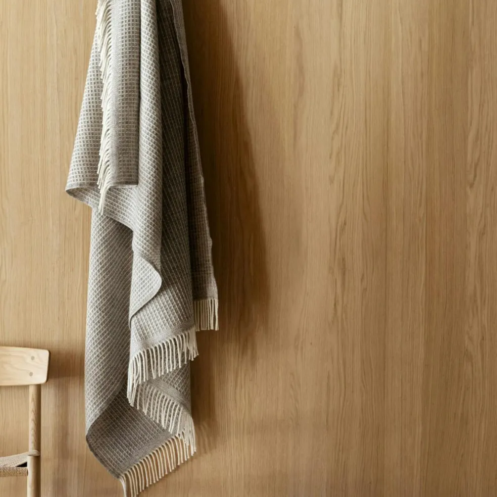 Vega Throw 150x210 cm, Black
