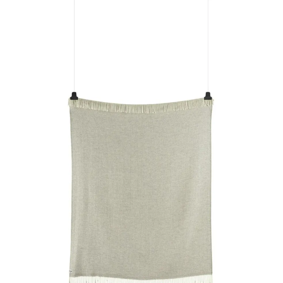 Vega Throw 150x210 cm, Black