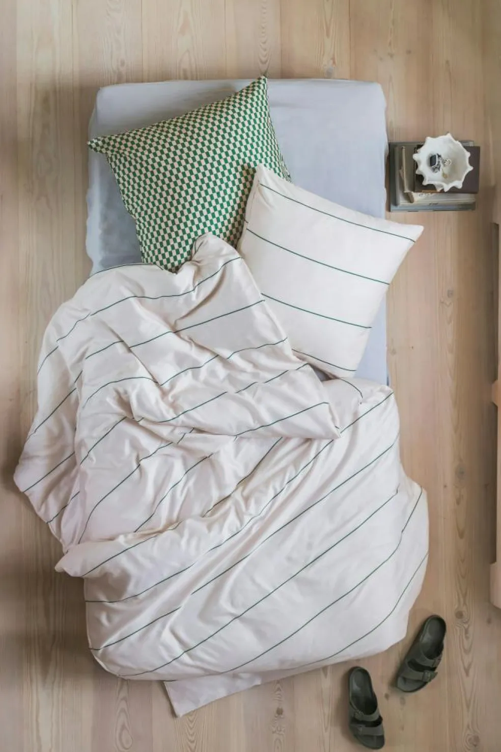 Align Bed Set 140x220 + 60x63 cm, Sand / Pine Green