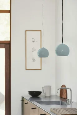 Ball Pendant 18 cm, Glossy Mint