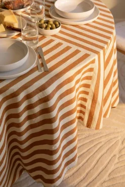 Block Stripe Tablecloth 140x240 cm, Brown