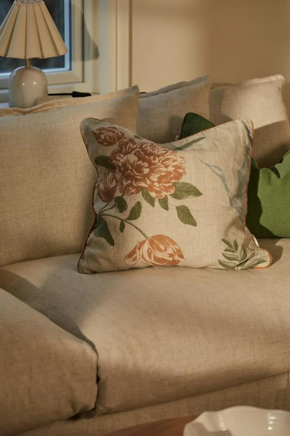 Bloom Cushion 50x50 cm, Gold