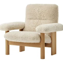 Brasilia Armchair, Natural Oak / Sheepskin Nature