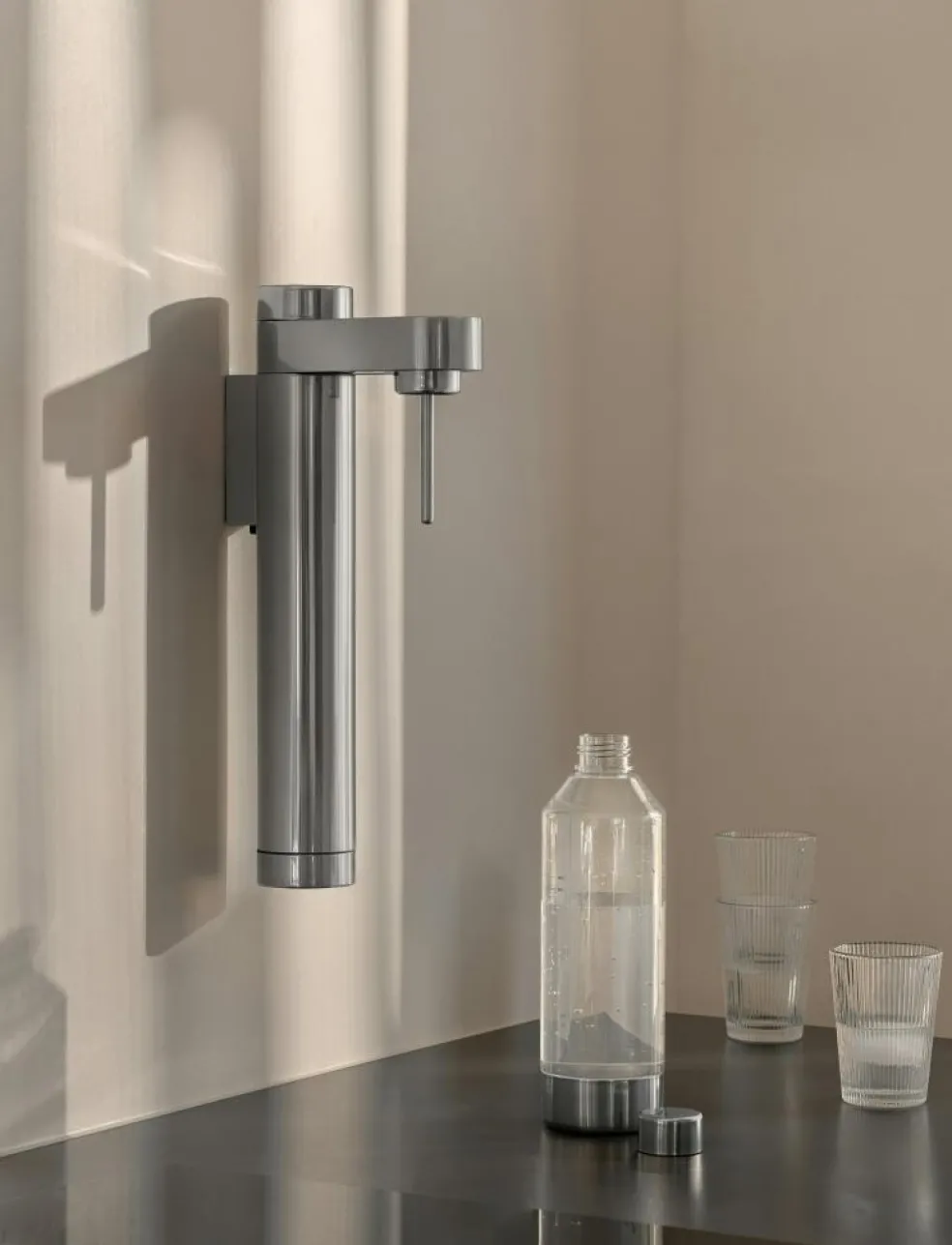 Brus Carbonator Wall Hung, Steel