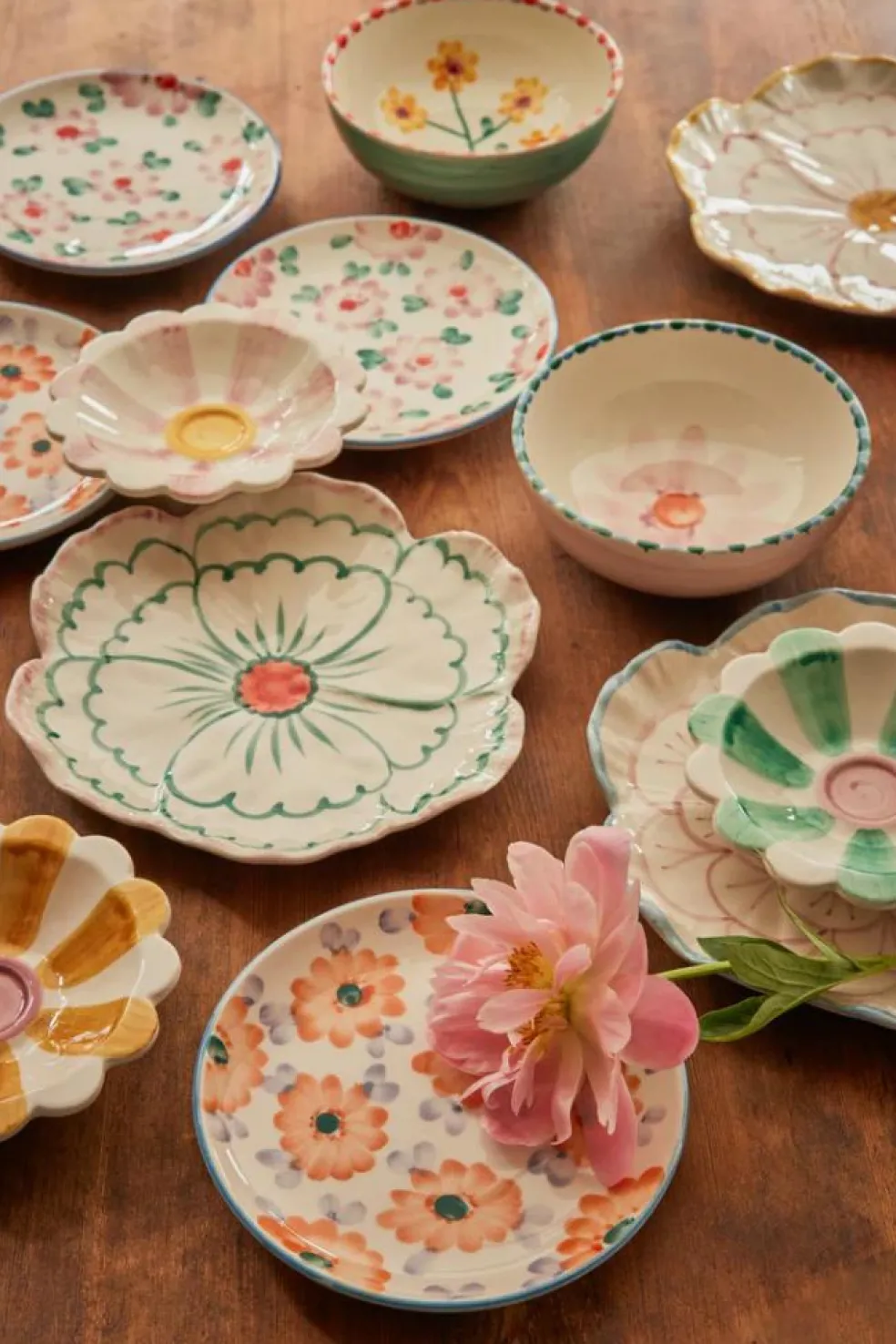 Ceramic Plate Flower Shaped 19,5 cm With Yellow Border