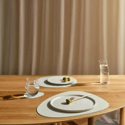 Curve L Table Mat Nupo 37x44 cm, Caviar