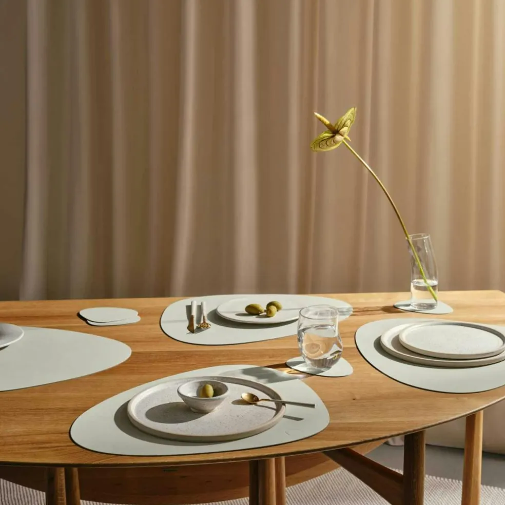 Curve L Table Mat Nupo 37x44 cm, Caviar