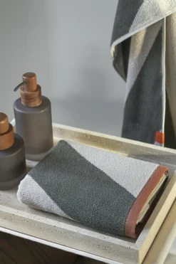 Diagonal Towel 50x90 cm, Mint