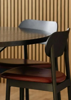 Elephant Chair, Dark Oak / Beige Breeze