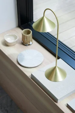 Grasp Table Lamp Portable 47 cm, Matt White