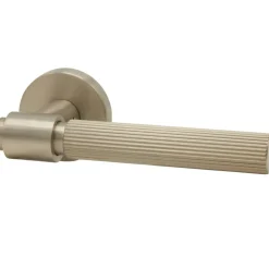 Helix Stripe 200 Door Handle With Keyhole, Matte Black