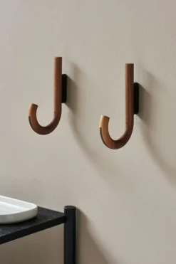 Hook, Walnut / Black