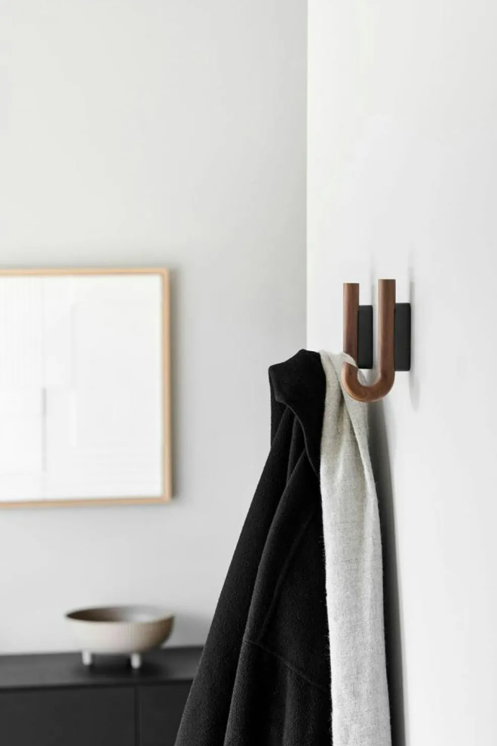 Hook, Walnut / Black