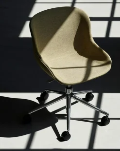 Hyg Swivel Chair 5W Upholstered, Main Line Flax, Aluminium/Sand