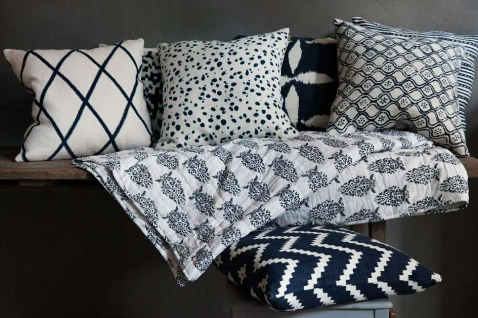 Ikat Sema Cushion 40x60 cm Outdoor, Blue / Off-white