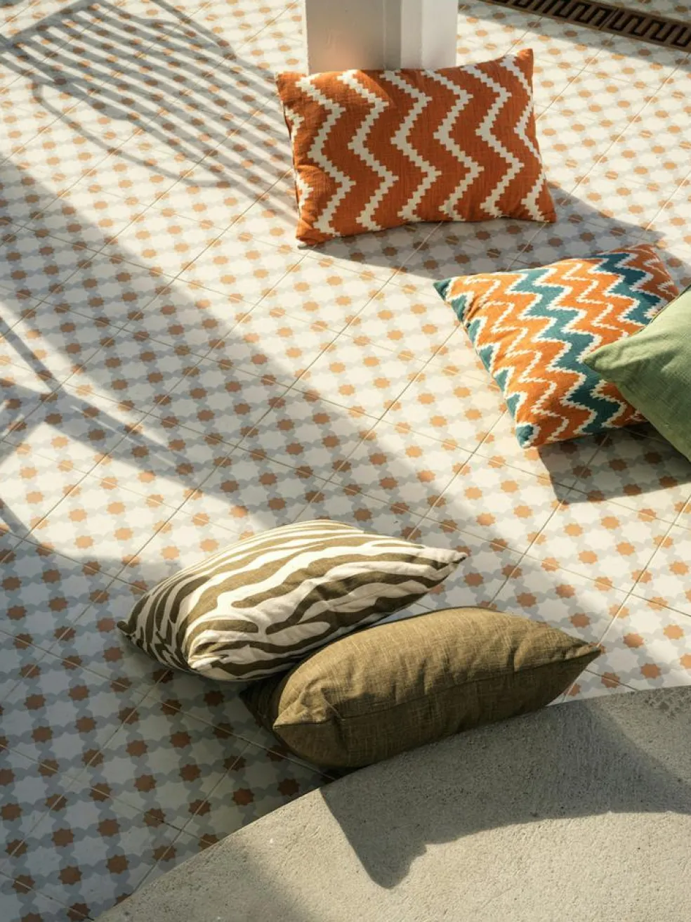 Ikat Sema Outdoor Cushion 40x60 cm, Apricot Orange
