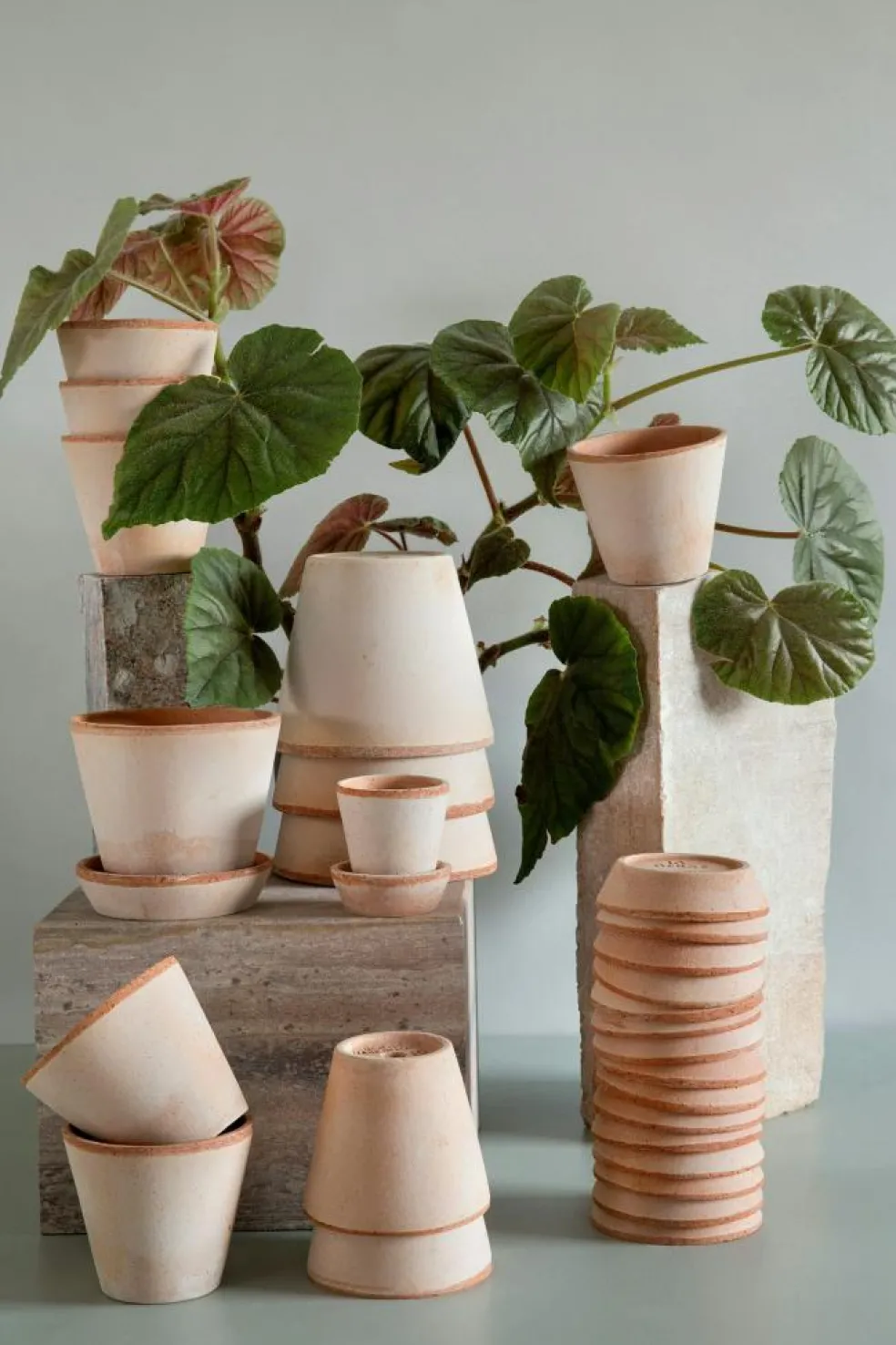 Julie Pot With Saucer Pink Ø40 cm