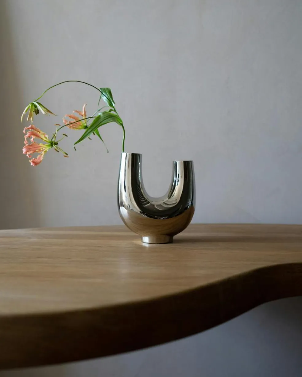 Kazumi Vase, Brass