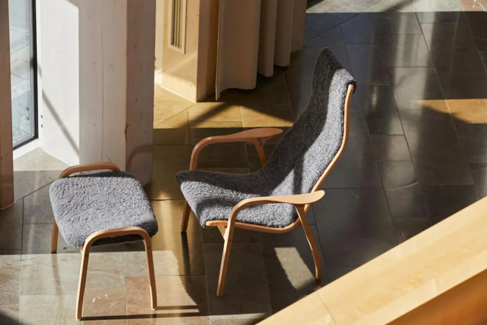 Lamino Armchair With Footstool Sheepskin, Black / Lacquered Beech