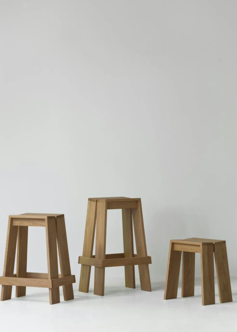 Let Bar Stool 75 cm, Dark stained Ash