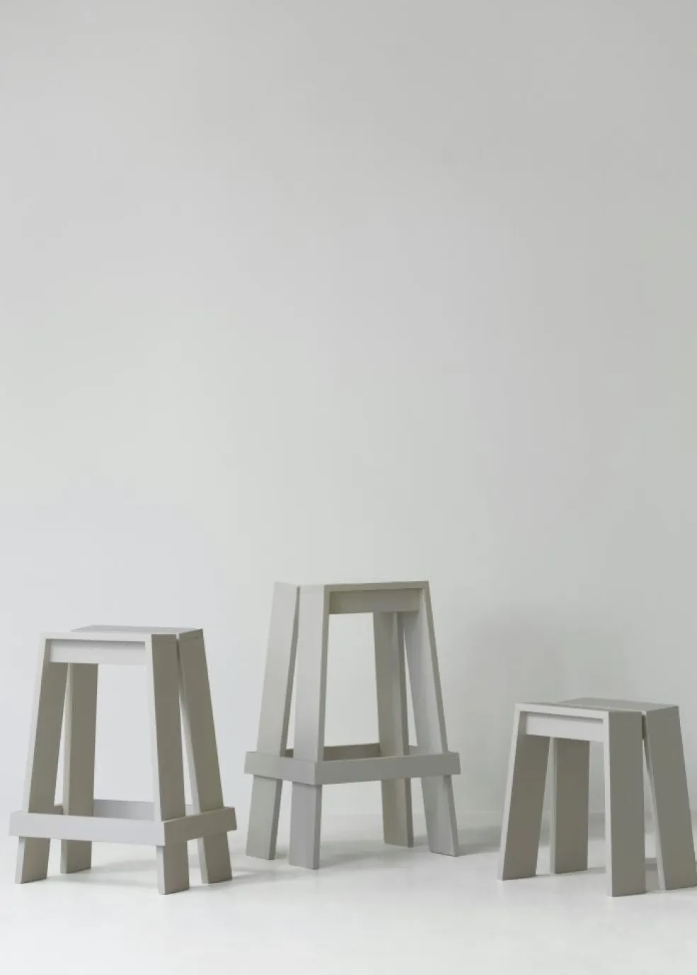 Let Bar Stool 75 cm, Dark stained Ash