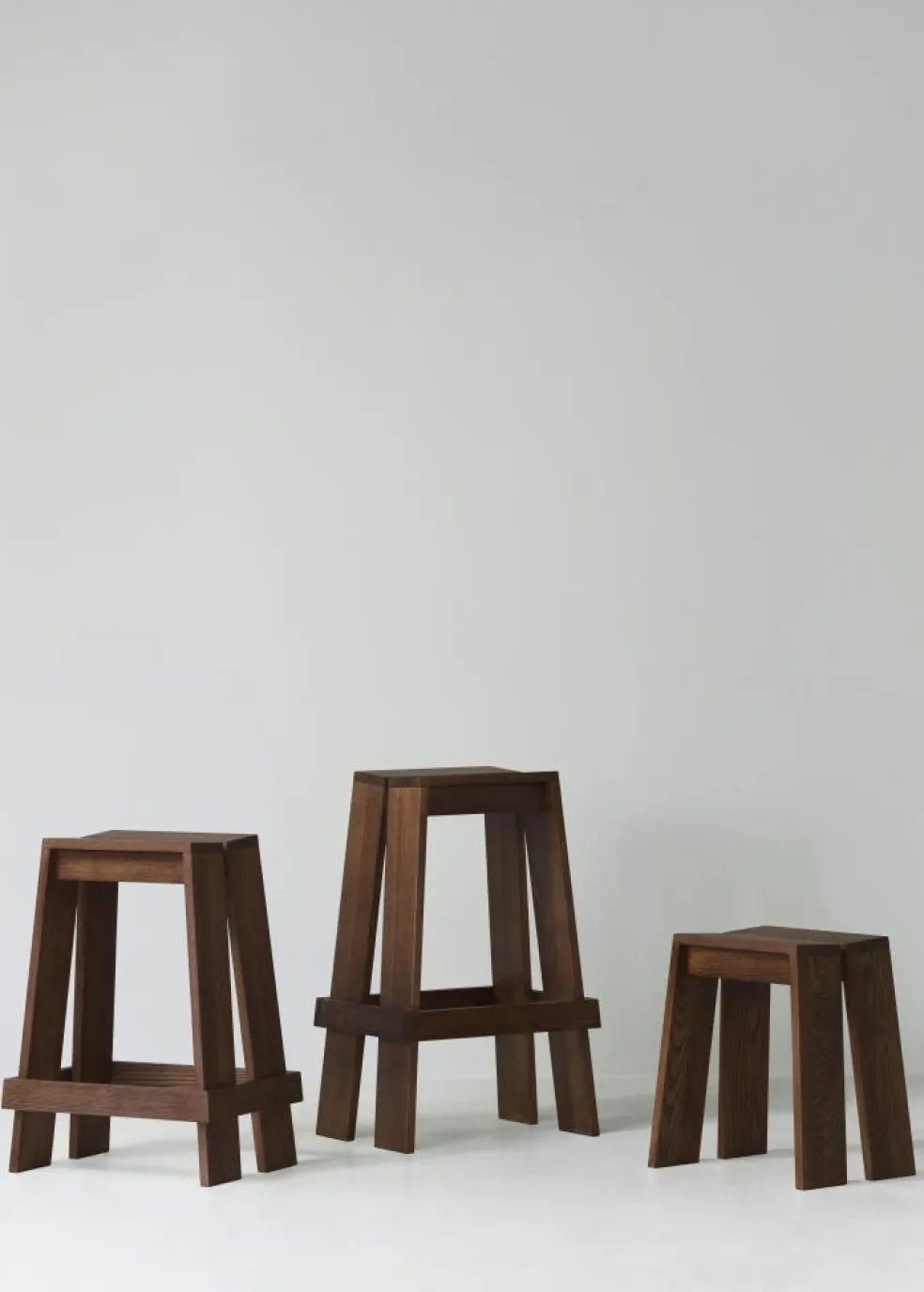 Let Bar Stool 75 cm, Dark stained Ash