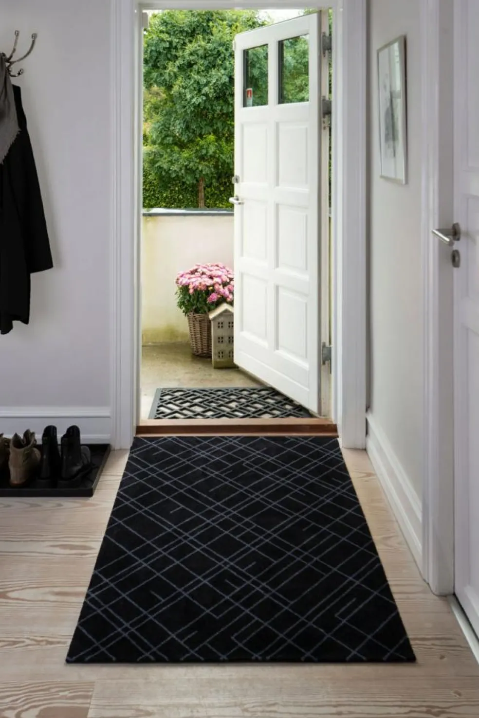 Lines Door Mat Black / Grey, 130x90 cm