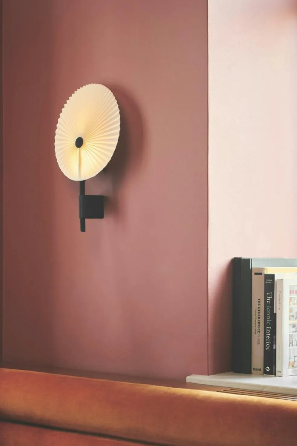 Liris Wall Lamp, Black