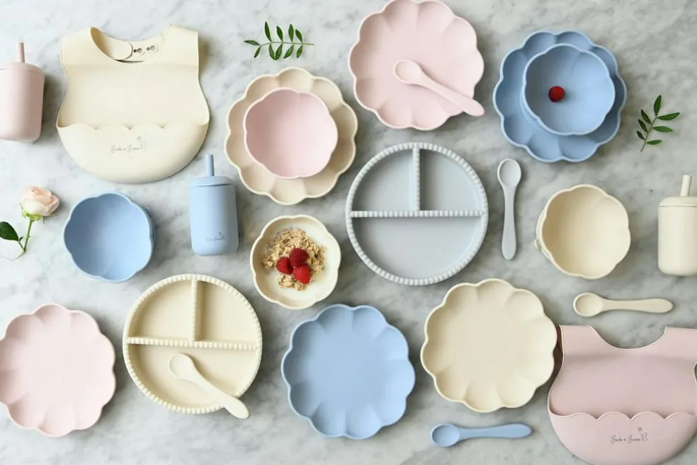 Little Poppy Childrens Tableware 4 Pieces, Light Pink