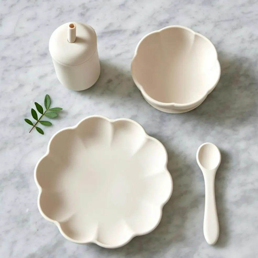 Little Poppy Childrens Tableware 4 Pieces, Light Pink