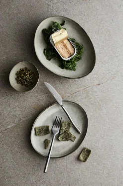 Mame Dinner Plate, Oyster