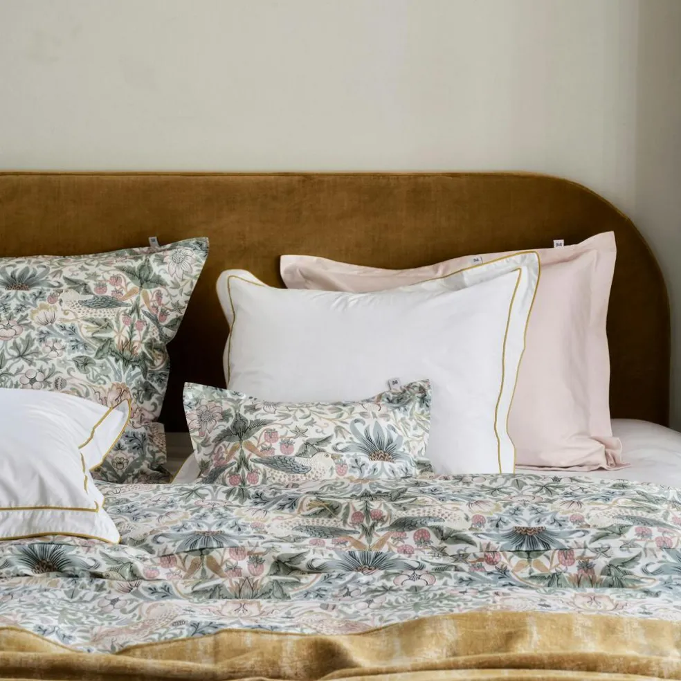 Morris & Co. Strawberry Thief Duvet Cover, 150x210 cm
