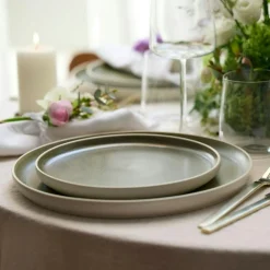 North Lunch Plate 21 cm, Matte White/Matte Moss