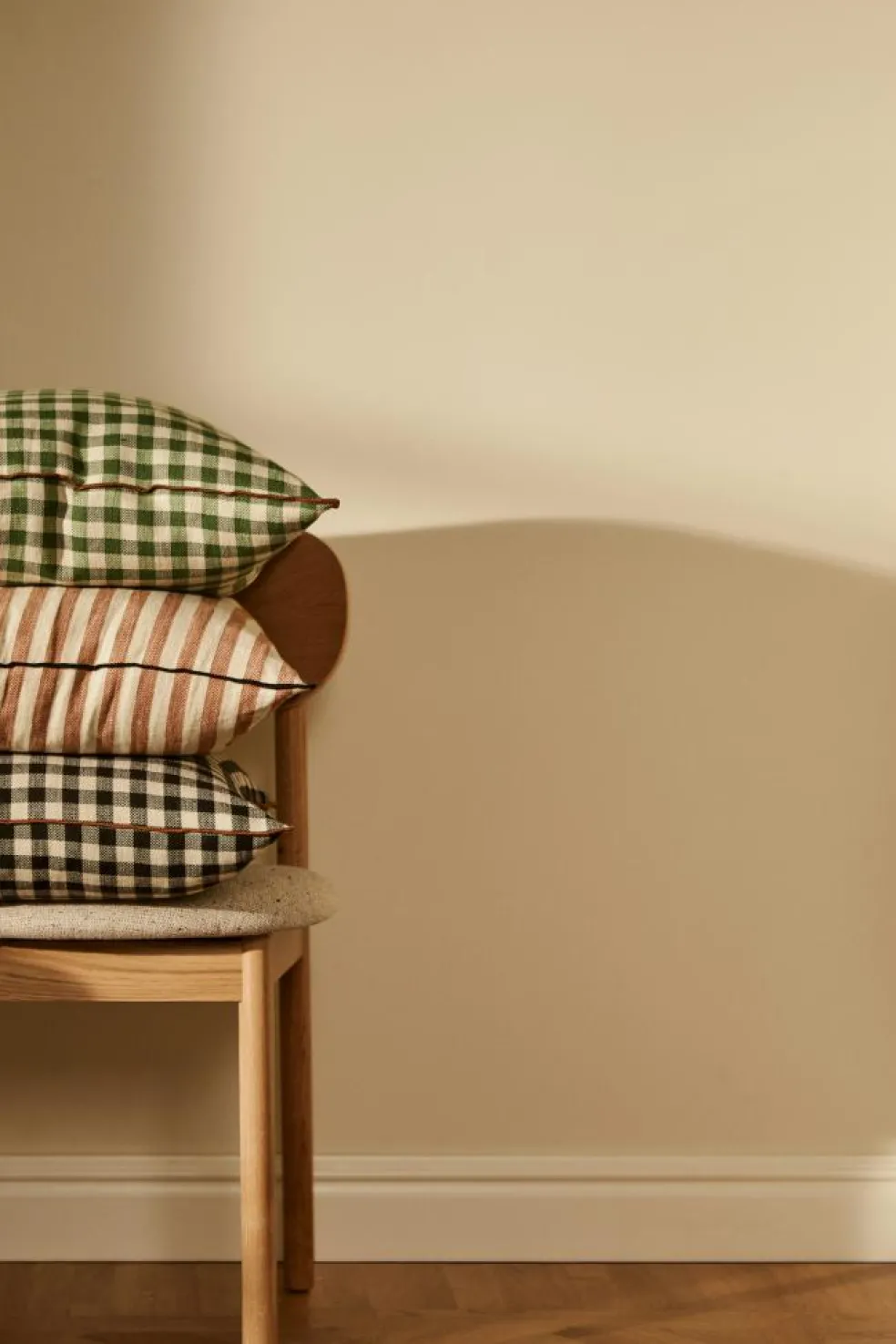 Outline Check Cushion 50x50 cm, Black