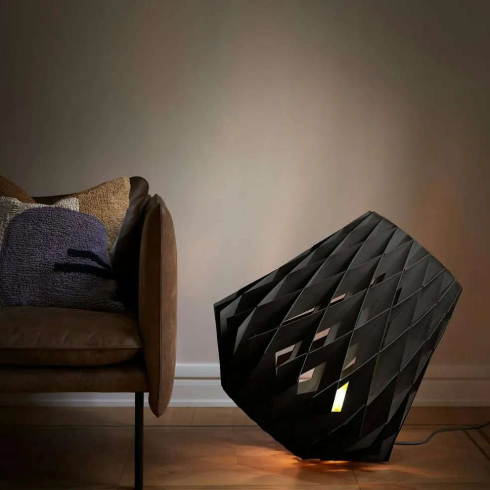 Pilke Signature 64 Floor Lamp, Black