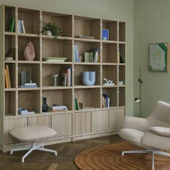 Post Floor Lamp, Black