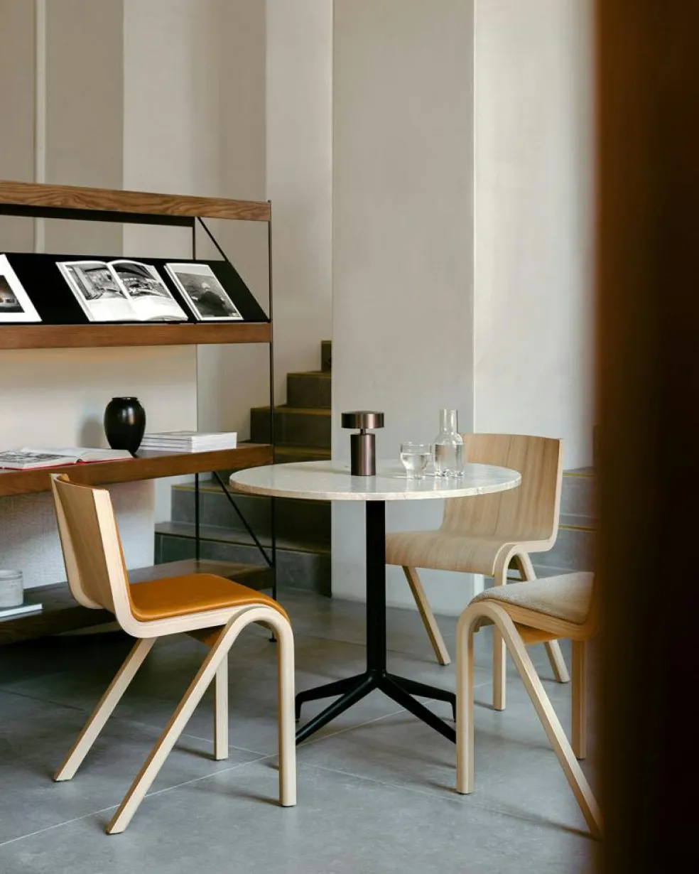 Ready Chair, Upholstered Front, Black Oak / Leather Dakar 0842