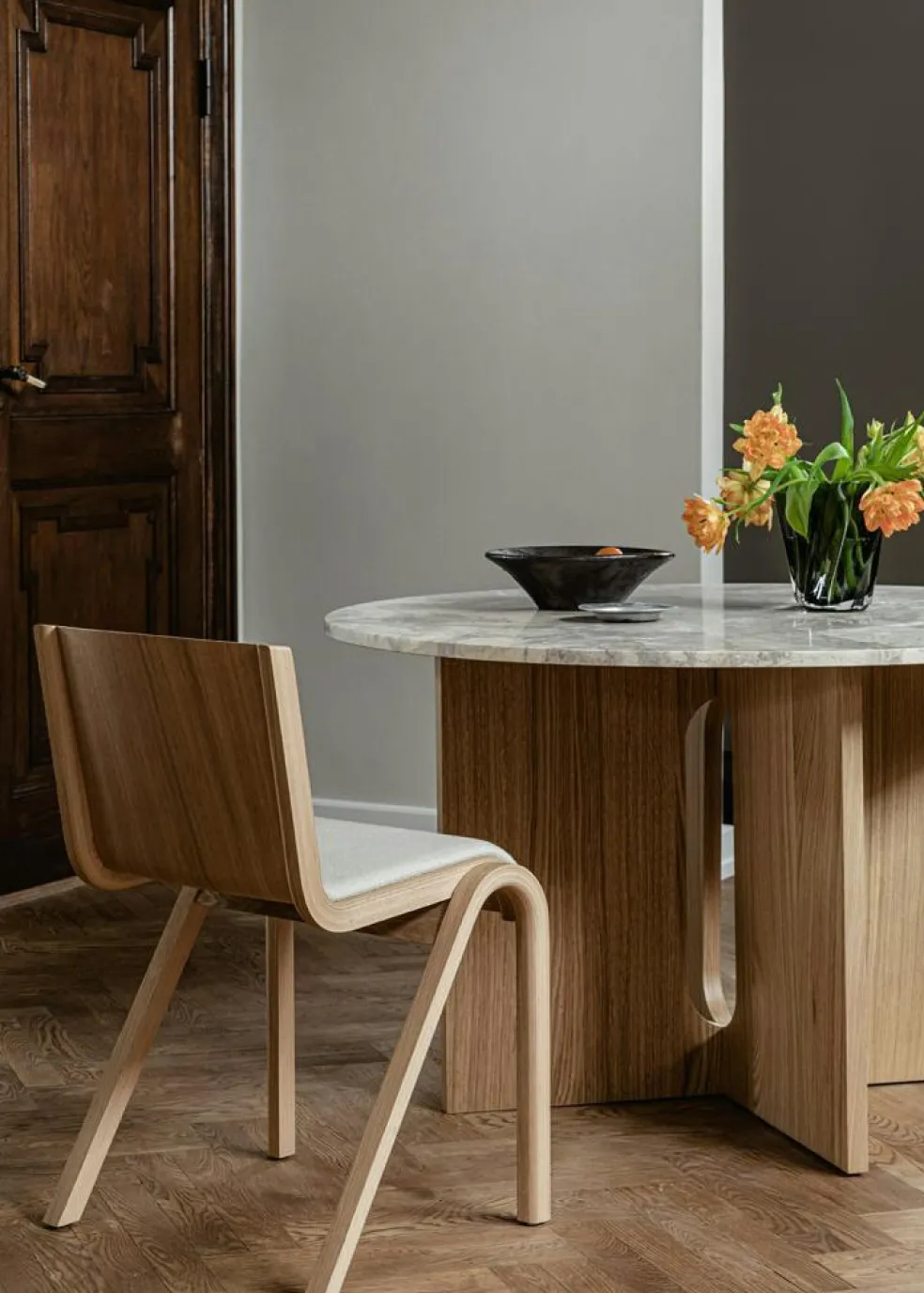 Ready Chair, Upholstered Front, Black Oak / Leather Dakar 0842