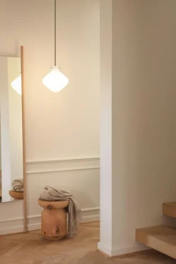 REPOSE 260 Pendant, Black