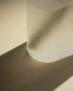 Ridge Vase Frosted Glass 16,5 cm, Taupe