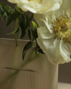 Ridge Vase Frosted Glass 16,5 cm, Taupe