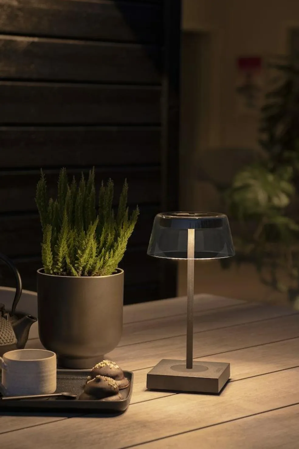 Scilla Table Lamp Portable, Black