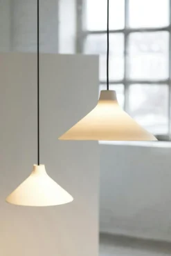 Seam Pendant Black / White, 20 cm