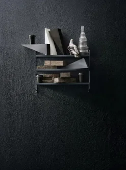 String Pocket Shelf Metal, Oxtorgsröd